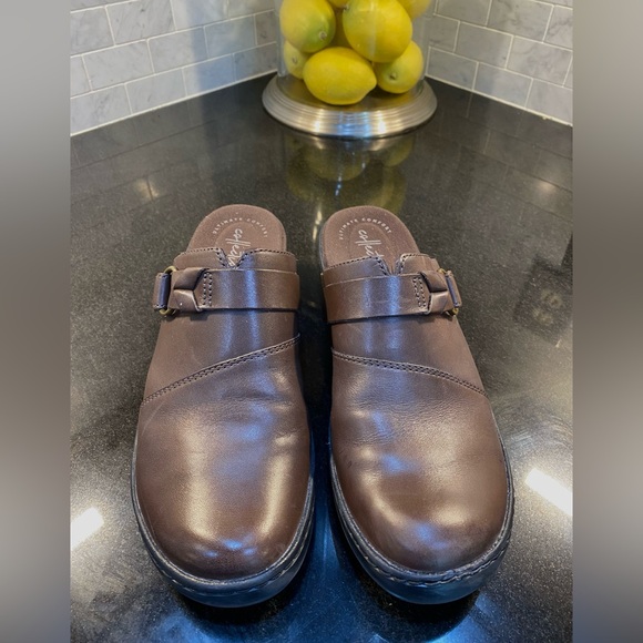 Clarks women’s Size 8.5 shoes/clogs, Comfort Collection. - Picture 7 of 11
